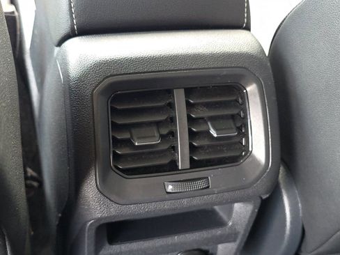 Used 2023 Volkswagen Tiguan SE AWD/4WD image 13
