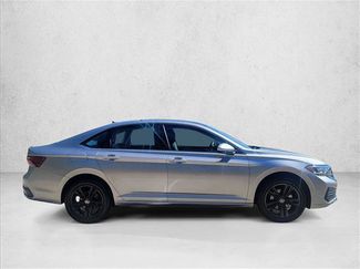 Used 2023 Volkswagen Jetta SE w/ Panoramic Sunroof Package video 4