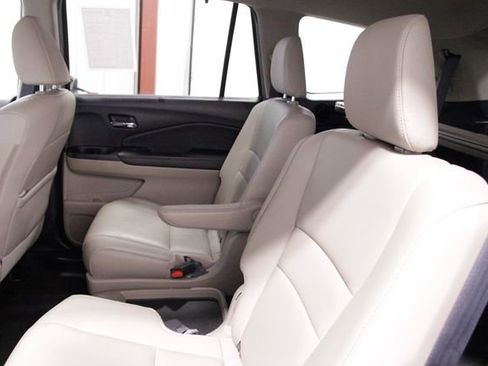 Certified 2021 Honda Pilot Touring image 18