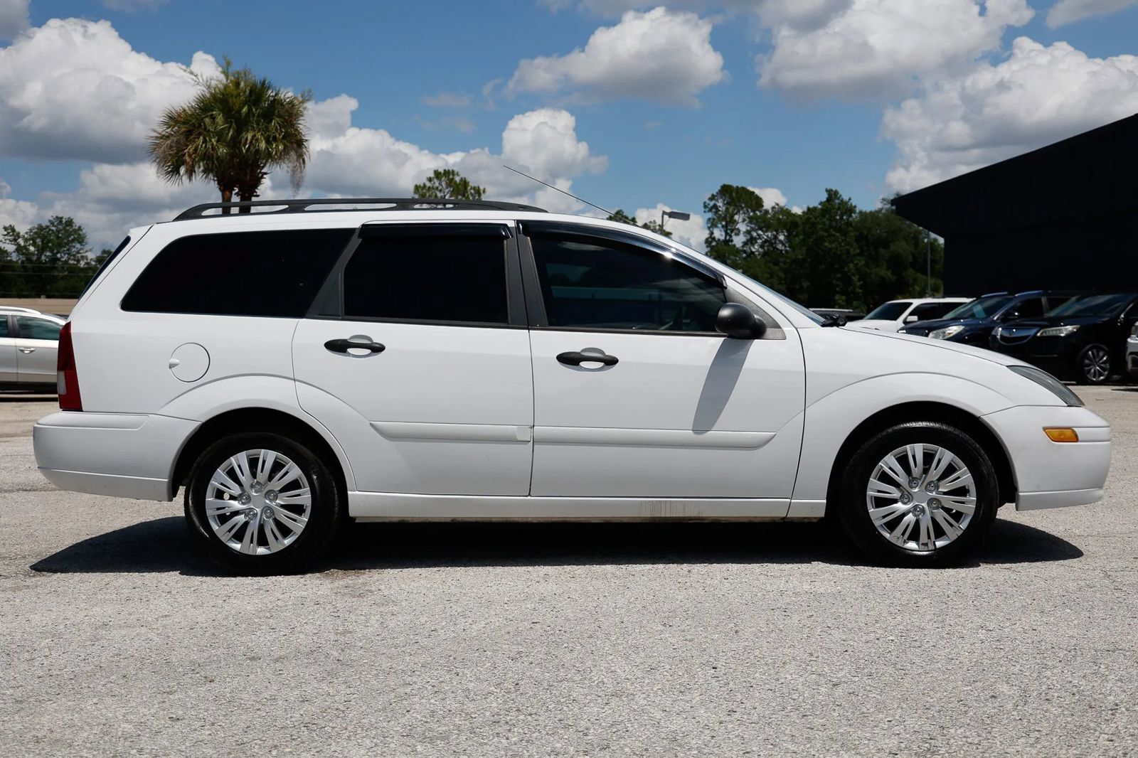 Used 2004 Ford Focus SE FWD image 8