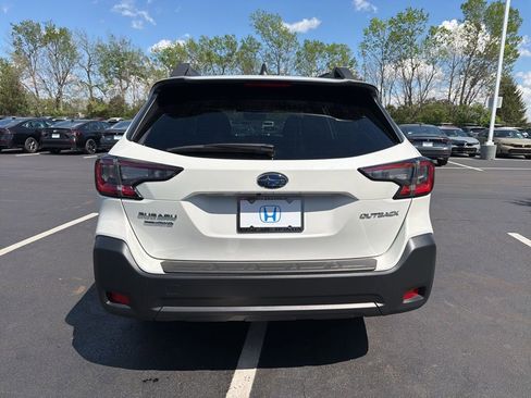 Used 2025 Subaru Outback Premium AWD/4WD image 4