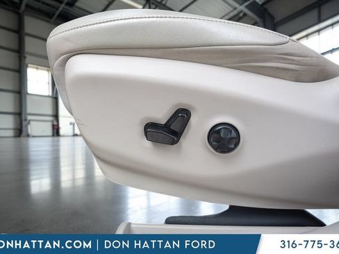 Used 2021 Chrysler Pacifica Touring-L FWD image 15