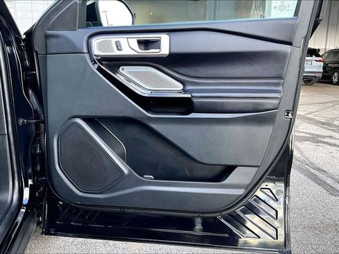 Used 2022 Ford Explorer Platinum w/ Equipment Group 601A image 23