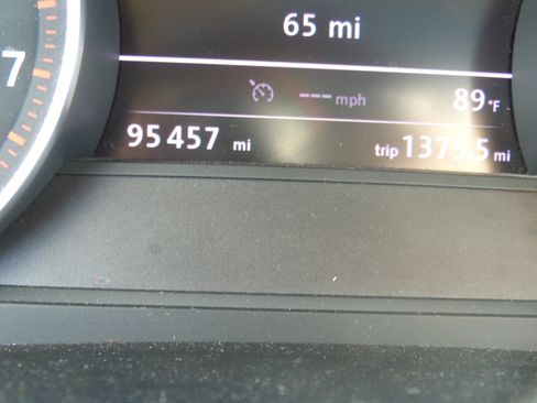 Used 2013 Volkswagen Touareg VR6 image 43