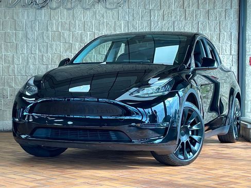 Used 2022 Tesla Model Y Long Range image 2