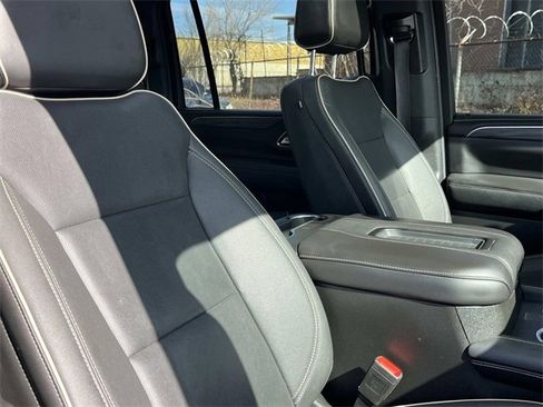 Used 2023 GMC Yukon XL SLT image 28