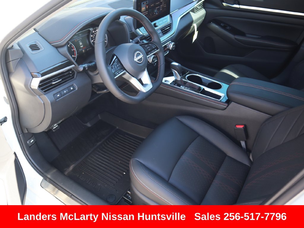 Used 2025 Nissan Altima 2.5 SR w/ SR Premium Package FWD image 17