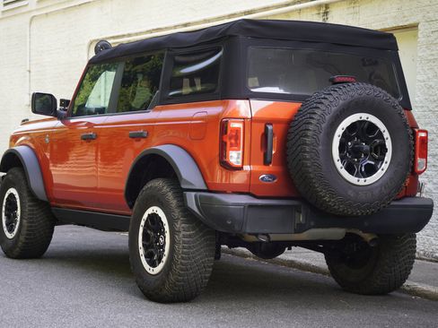 Used 2023 Ford Bronco Black Diamond w/ Sasquatch Package AWD/4WD image 5