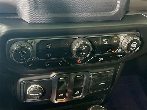 Used 2020 Jeep Wrangler Sport image 15