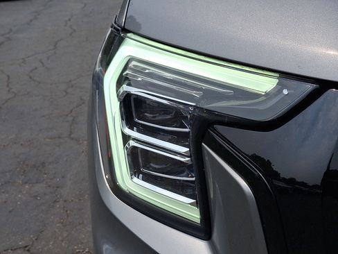 Used 2026 GMC Terrain Elevation w/ Elevation Premium Package FWD image 9