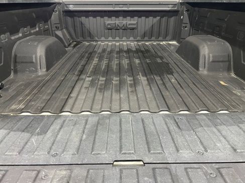 Used 2022 GMC Sierra 1500 SLE w/ X31 Off-Road Package image 5