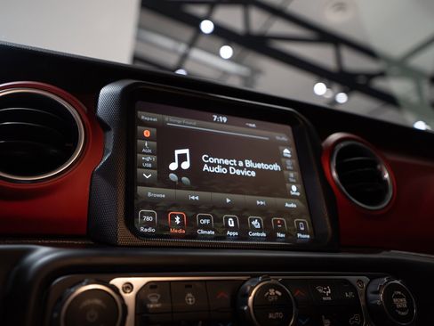 Used 2019 Jeep Wrangler Unlimited Rubicon image 25