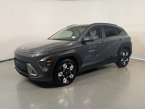 Used 2025 Hyundai Kona SEL FWD image 3