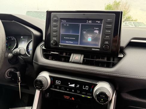 Used 2022 Toyota RAV4 LE AWD/4WD image 18