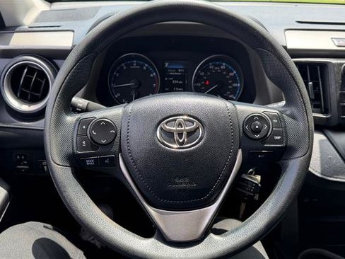 Used 2017 Toyota RAV4 LE AWD/4WD image 29
