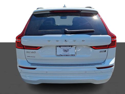 Used 2022 Volvo XC60 B5 Momentum w/ Climate Package AWD/4WD image 5