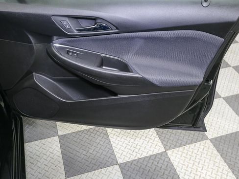 Used 2018 Chevrolet Cruze LT FWD image 19