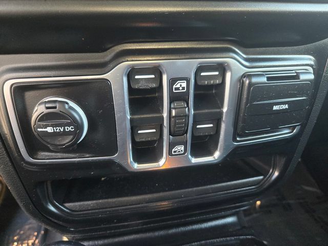 Used 2020 Jeep Gladiator Overland w/ Safety Group AWD/4WD image 14