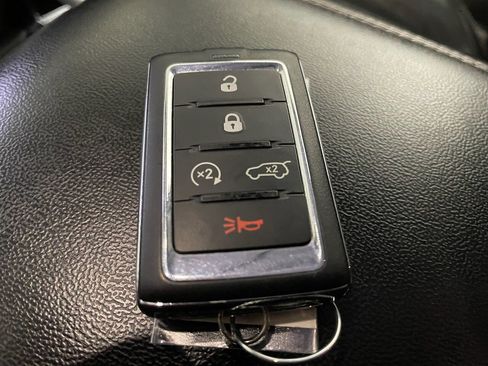 Used 2022 Jeep Grand Cherokee Limited image 17