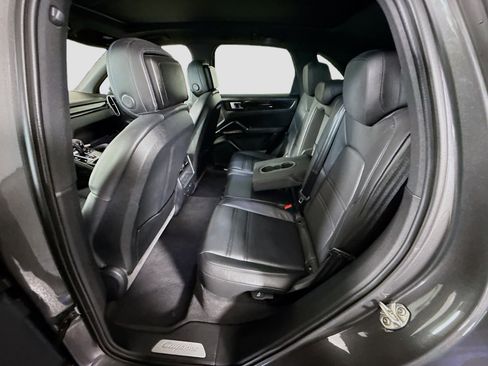 Used 2023 Porsche Cayenne AWD/4WD image 24
