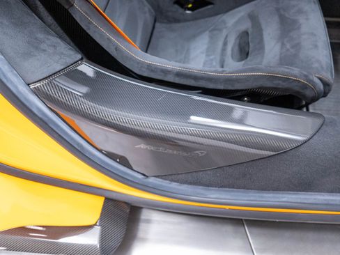 Used 2019 McLaren 600LT RWD image 25