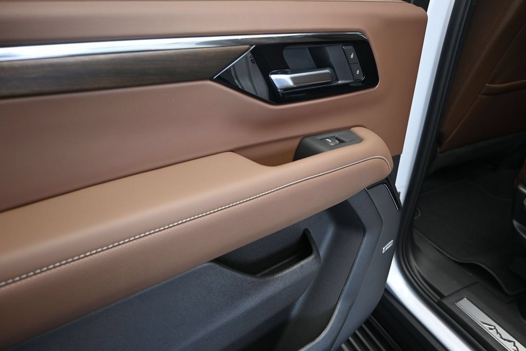 New 2026 Chevrolet Tahoe High Country AWD/4WD image 15