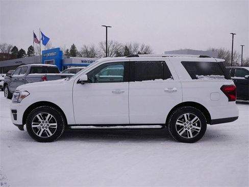 Used 2023 Ford Expedition Limited image 3