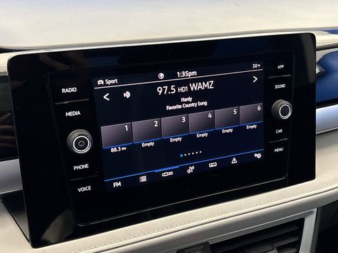 New 2026 Volkswagen Taos SE image 18