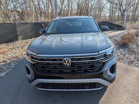Used 2025 Volkswagen Atlas Peak Edition SE image 8
