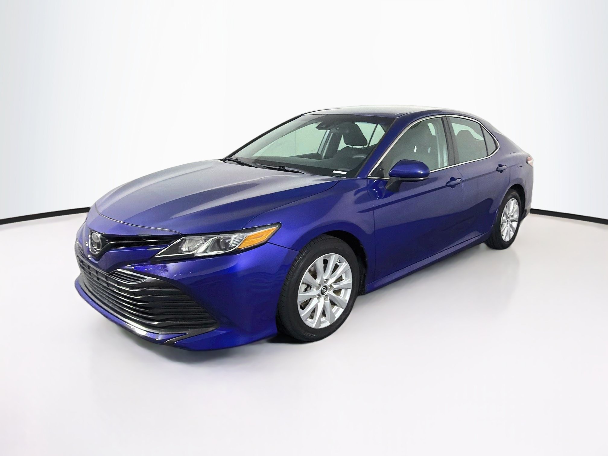 Used 2018 Toyota Camry LE FWD image 3