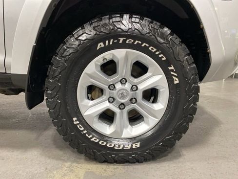 Used 2021 Toyota 4Runner SR5 Premium w/ Moonroof Package AWD/4WD image 30