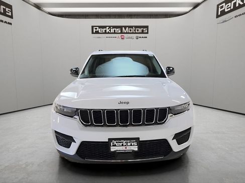 Used 2024 Jeep Grand Cherokee Laredo AWD/4WD image 8