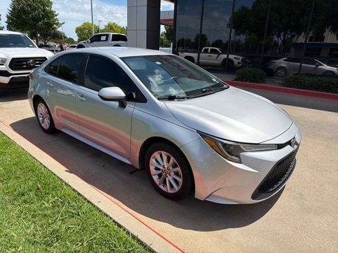 Used 2022 Toyota Corolla LE w/ LE Convenience Package FWD image 3