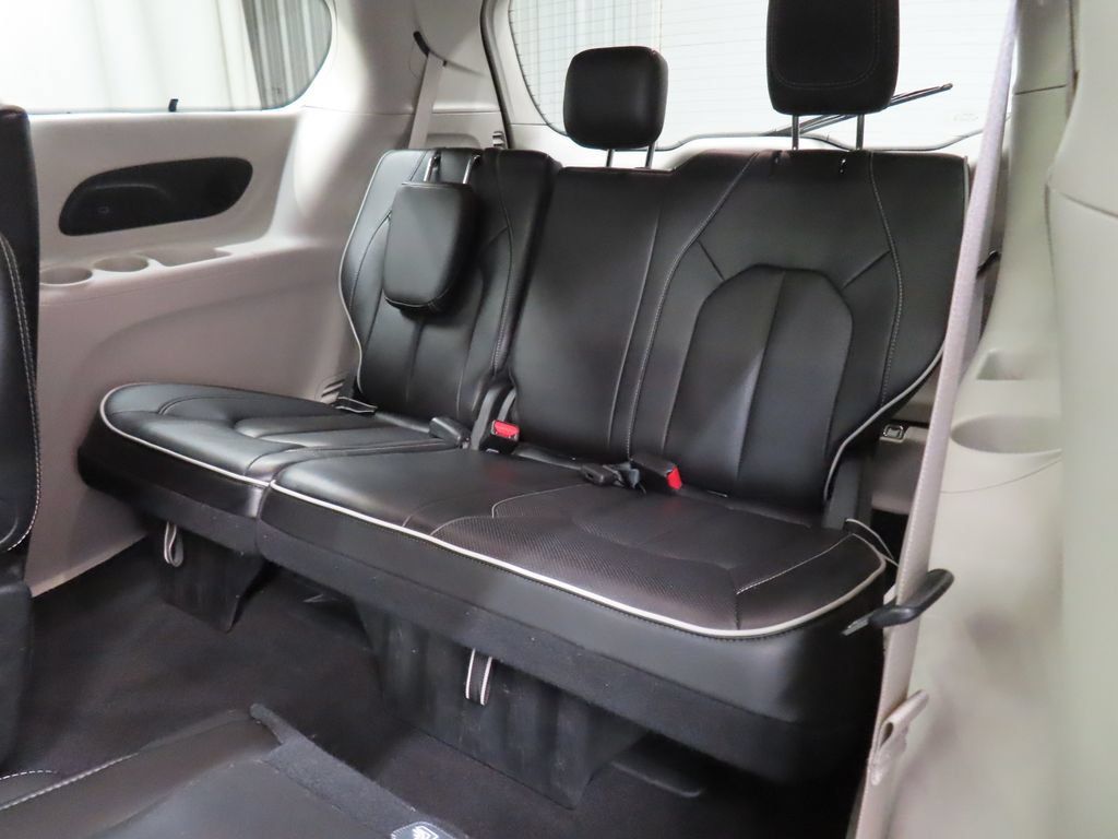 Used 2024 Chrysler Pacifica Limited FWD image 14