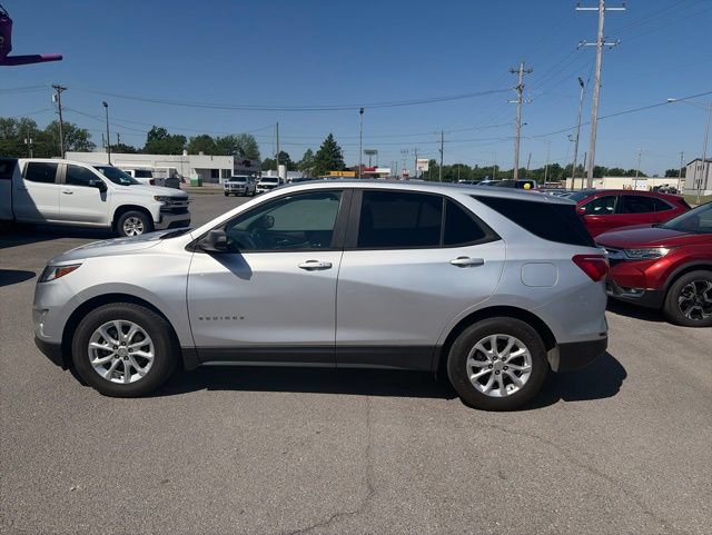 Used 2020 Chevrolet Equinox LS w/ LS Convenience Package FWD image 3