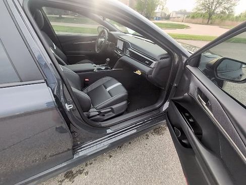 Used 2026 Toyota Camry SE w/ Convenience Package image 3