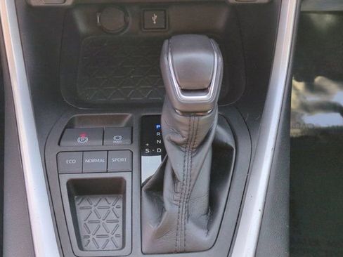 Used 2021 Toyota RAV4 XLE Premium image 24