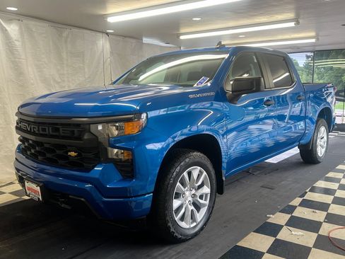 Used 2023 Chevrolet Silverado 1500 Custom AWD/4WD image 4