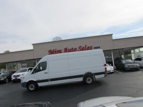 Used 2012 Mercedes-Benz Sprinter 2500 image 2