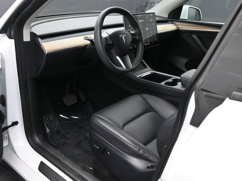Used 2023 Tesla Model Y Long Range AWD/4WD image 2