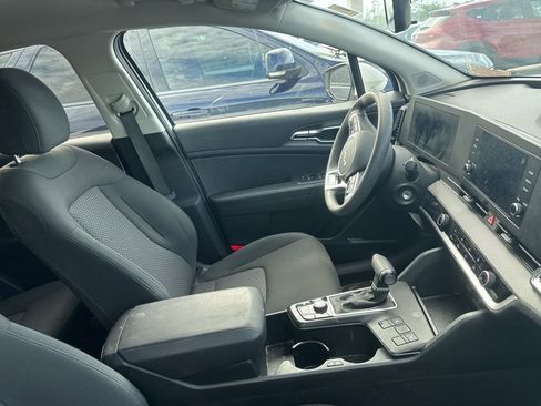 Used 2025 Kia Sportage LX image 9