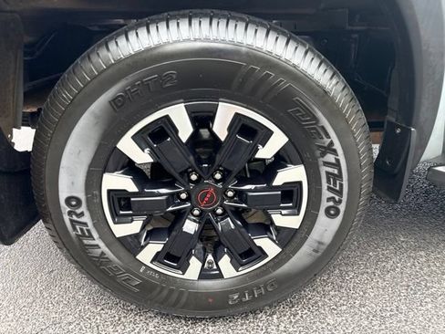 Used 2024 Nissan Frontier PRO-4X w/ Technology Package AWD/4WD image 9