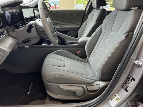 Used 2024 Hyundai Elantra SEL w/ Convenience Package image 10
