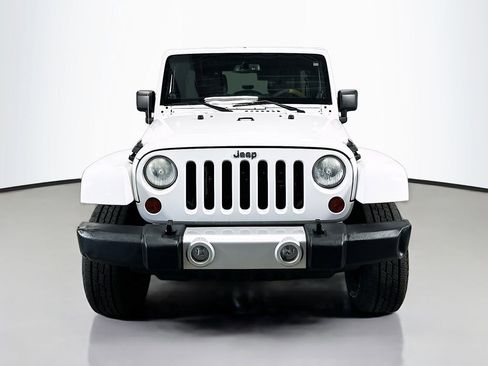 Used 2013 Jeep Wrangler Unlimited Sahara AWD/4WD image 4