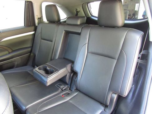 Certified 2019 Toyota Highlander XLE AWD/4WD image 16
