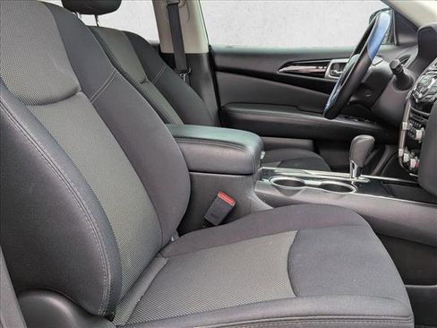 Used 2018 Nissan Pathfinder S FWD image 12