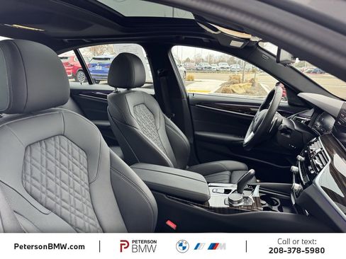 Used 2023 BMW 530i xDrive w/ Premium Package image 19