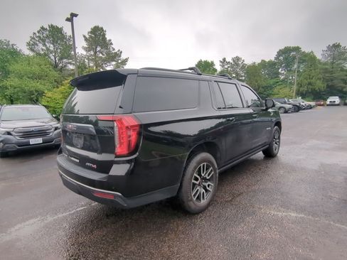 Used 2023 GMC Yukon XL AT4 w/ Technology Package AWD/4WD image 3