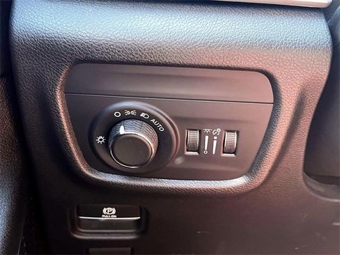 Used 2023 Jeep Grand Cherokee Altitude image 24