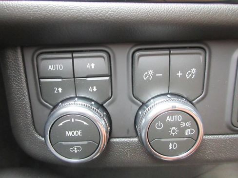 New 2026 GMC Yukon Denali w/ Denali Reserve Package AWD/4WD image 17